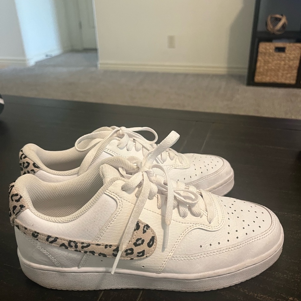 White Nikes size 9 brand new no box - Picture 6 of 9